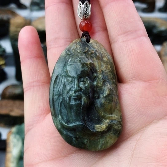 未镶嵌岫岩河磨玉（透闪石质玉）挂件