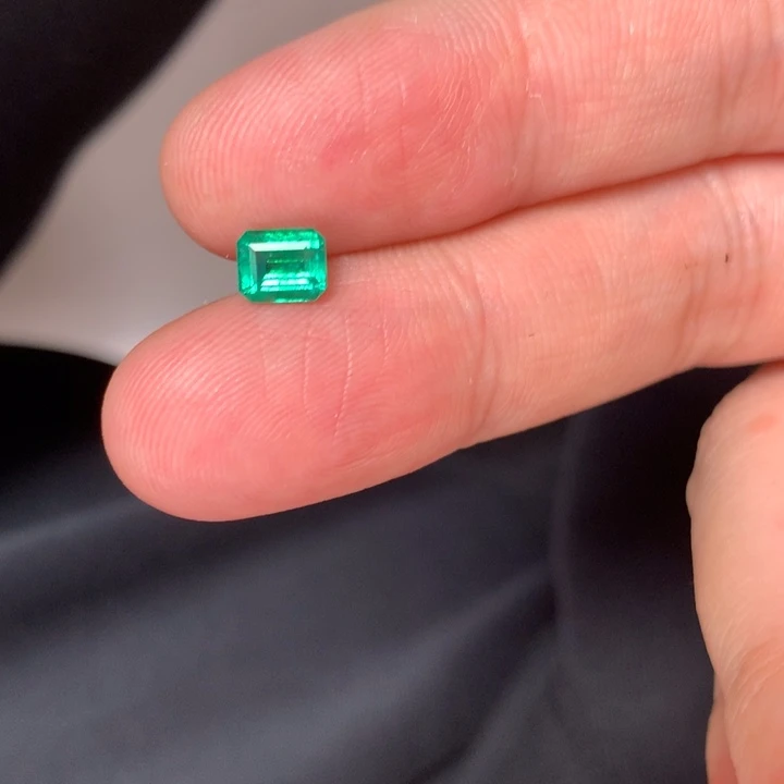 祖母绿裸石未镶嵌浩*