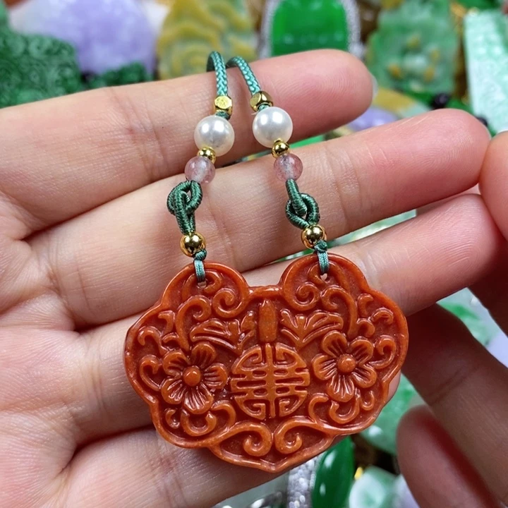 翡翠未镶嵌吊坠(赠链)