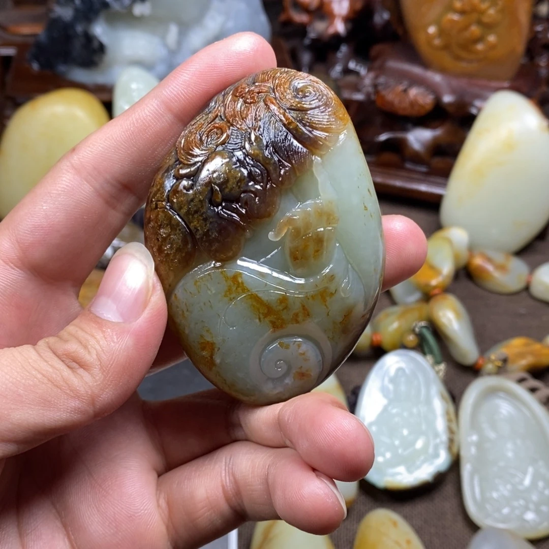 和田玉未镶嵌把件