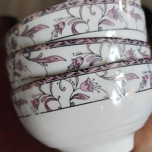 瓷片瓷片，各种摆件，均有瑕疵。沙锅！
