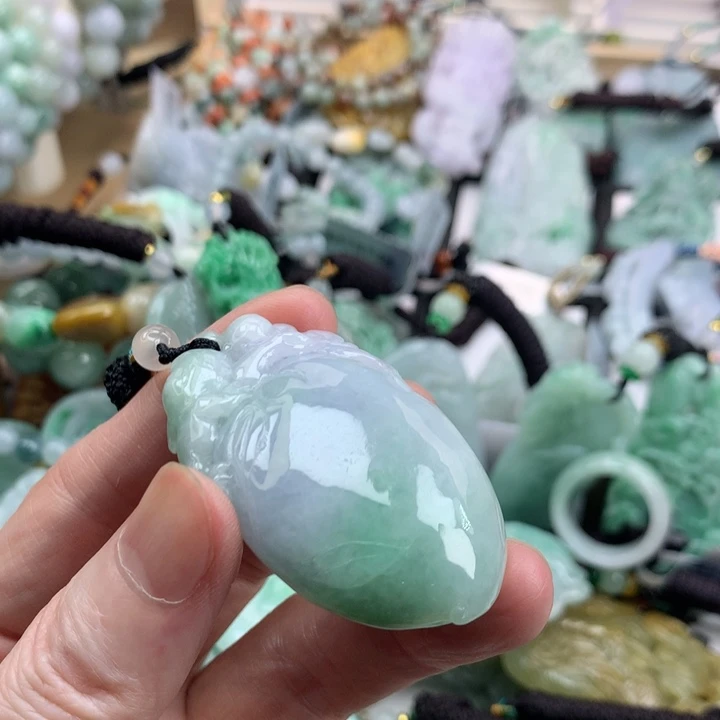 翡翠未镶嵌颈饰吊坠