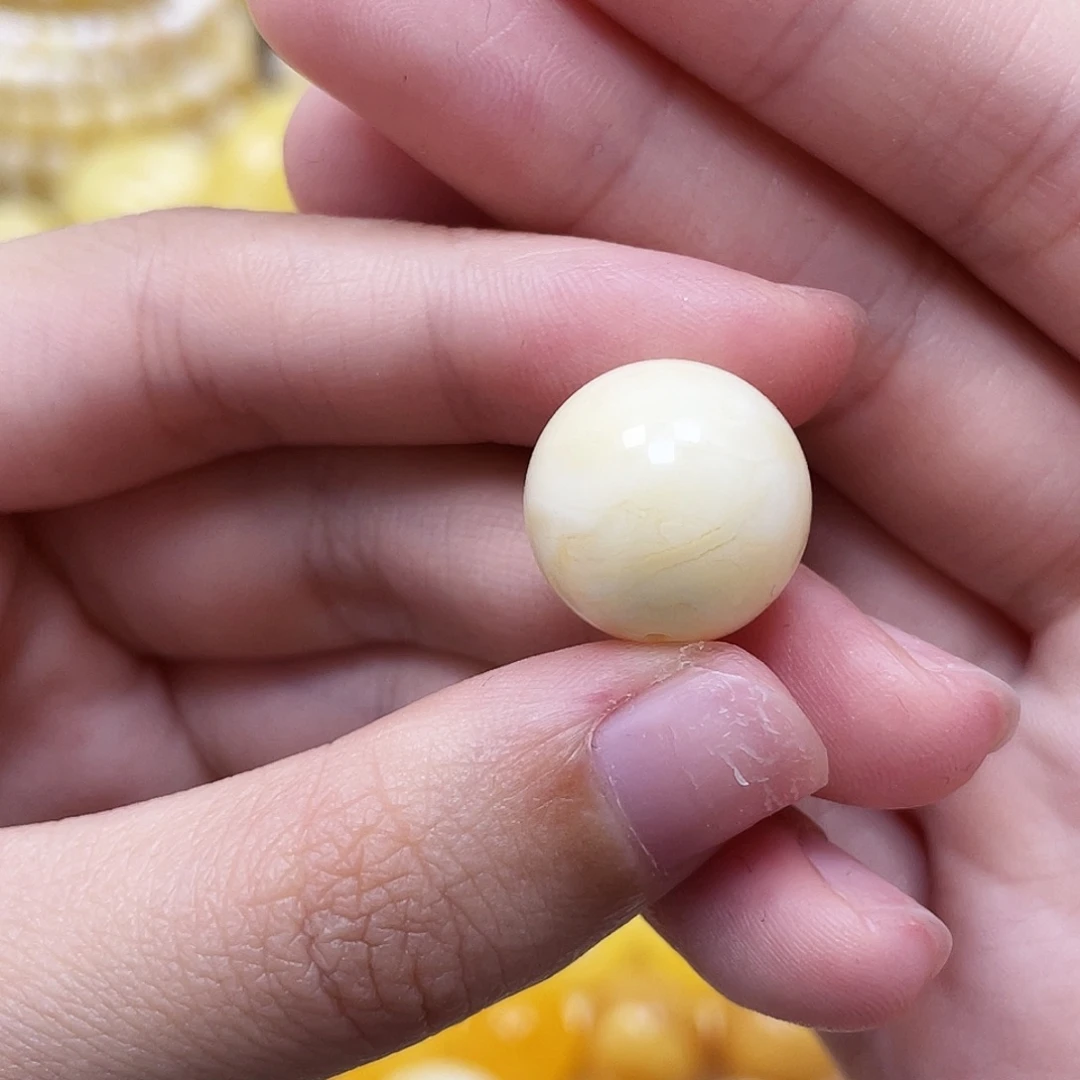 琥珀未镶嵌裸石15.8mm浓白妖花圆珠