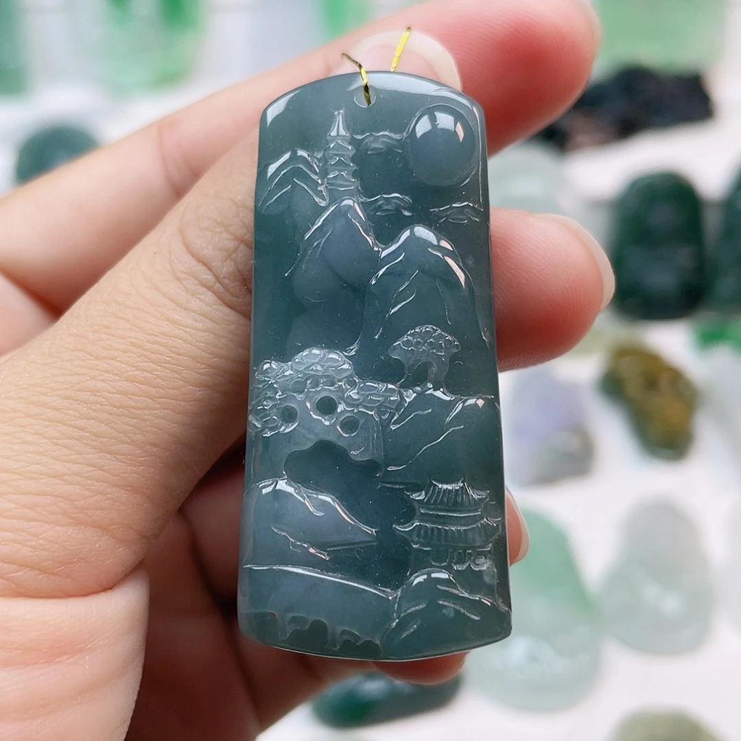 翡翠颈饰未镶嵌山水