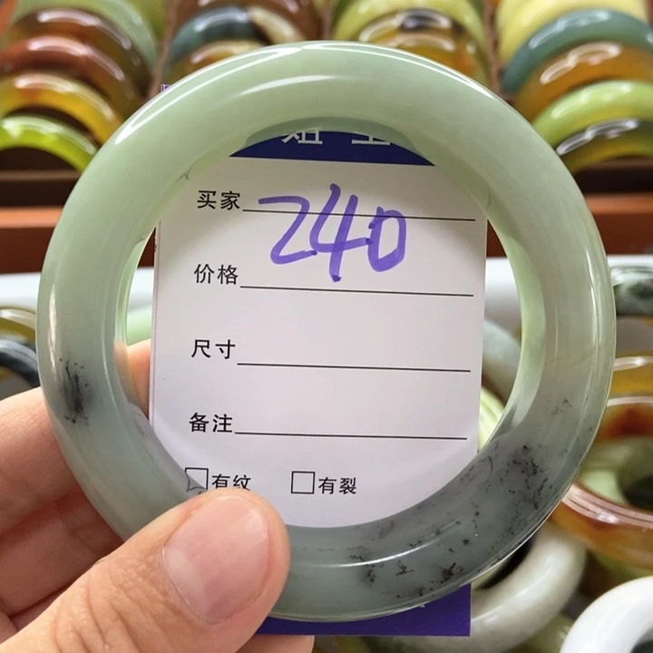 蛇纹石玉未镶嵌手镯淮*人