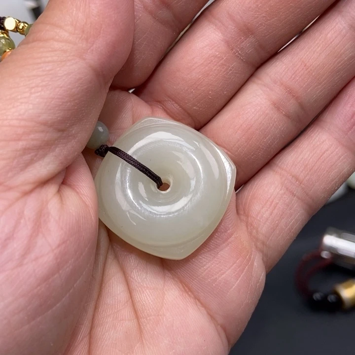 颈饰未镶嵌和田玉