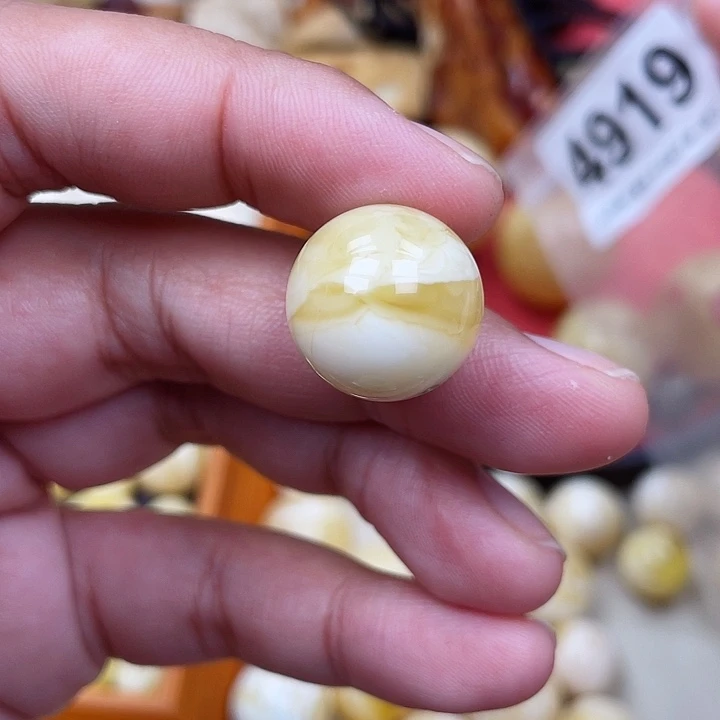 蜜蜡未镶嵌珠宝奇石水线17
