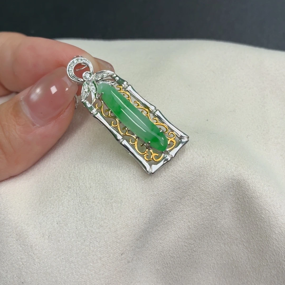 翡翠18K金镶嵌颈饰