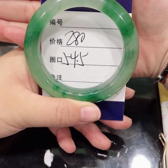 石英质玉（非洲翠）未镶嵌手镯