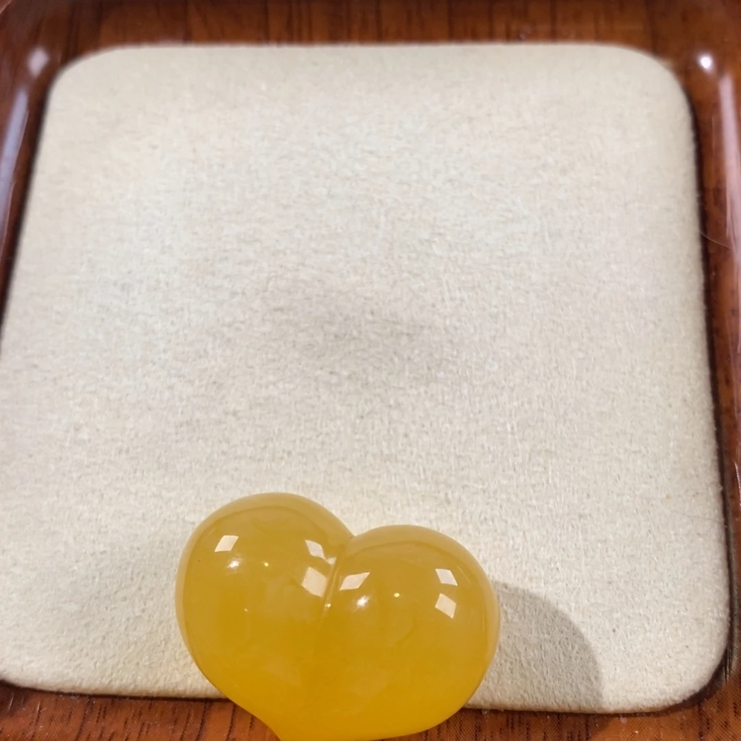 朱***聆蜜蜡未镶嵌裸石定制