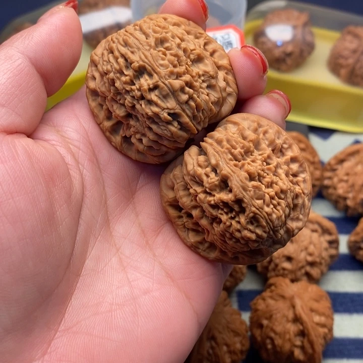 重***生文玩核桃把件南疆石