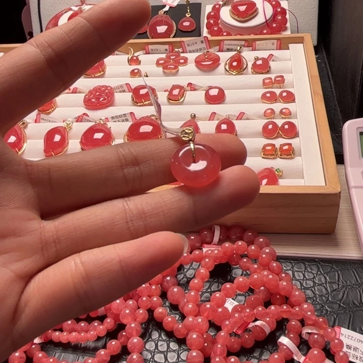 菱锰矿（红纹石）18K金镶嵌颈饰