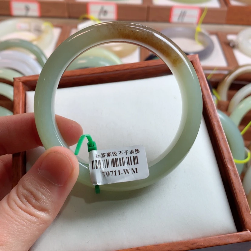 【闪购商品】和田玉手镯未镶嵌57