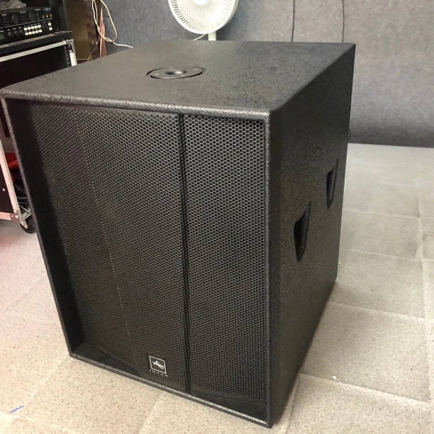 一个 18寸无源低音炮 明码实价 运费到付