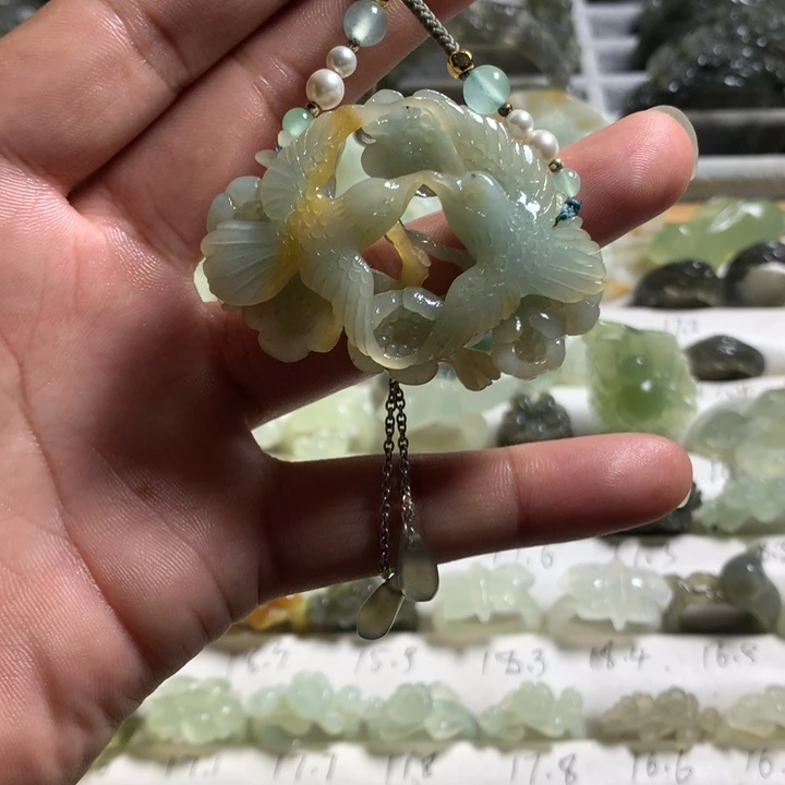 西***部蛇纹石玉未镶嵌颈饰喜上眉梢