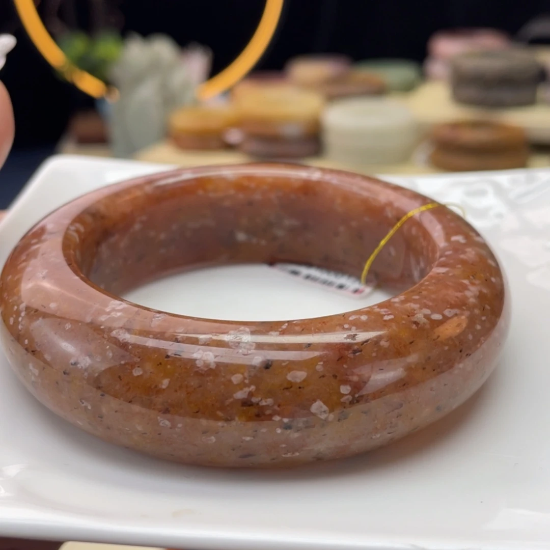 【闪购商品】石英质玉手镯未镶嵌大**乔