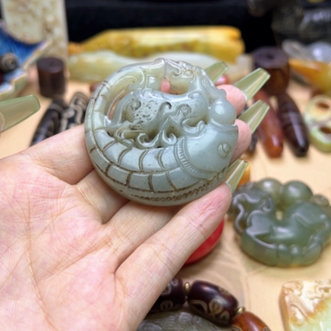 【闪购商品】蛇纹石玉未镶嵌颈饰