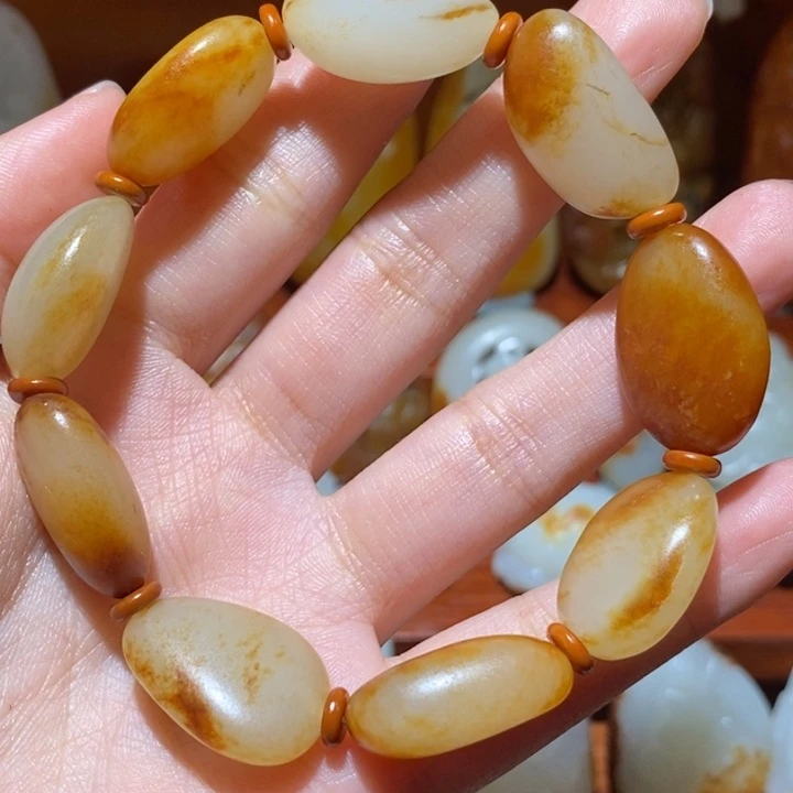 平***淡和田玉未镶嵌颈饰