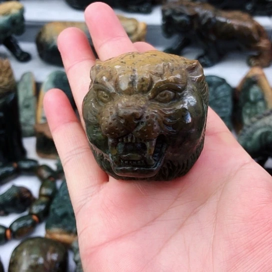 未镶嵌岫岩河磨玉（透闪石质玉）把件