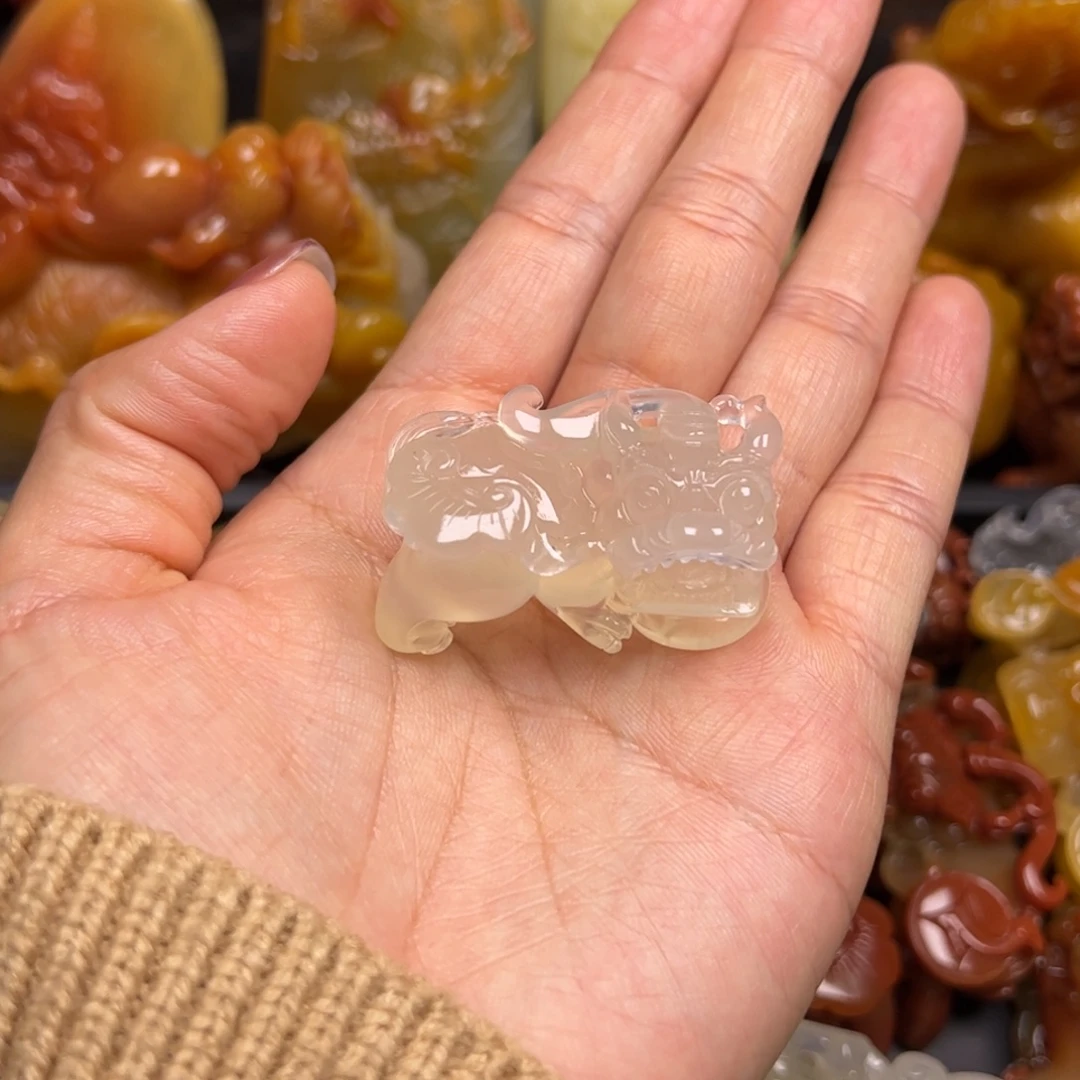 石英质玉（黄龙玉）未镶嵌颈饰