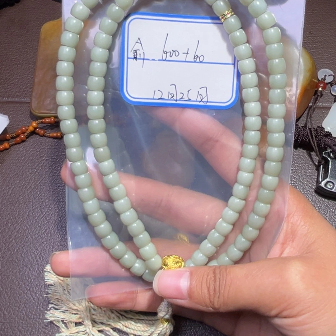 俞***清和田玉未镶嵌颈饰