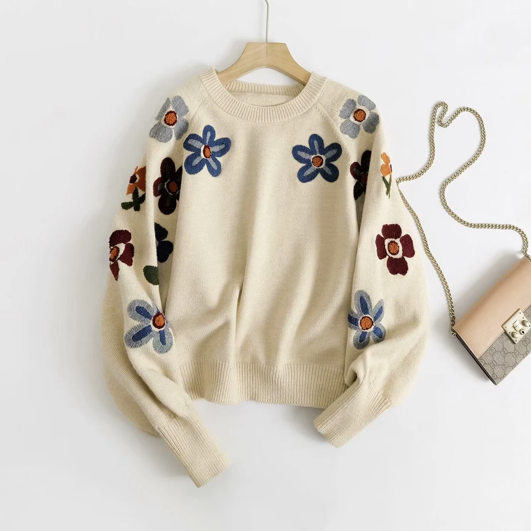 大码胖mm冬季新款百搭显瘦花朵刺绣加厚保暖针织衫女宽松遮肉毛衣