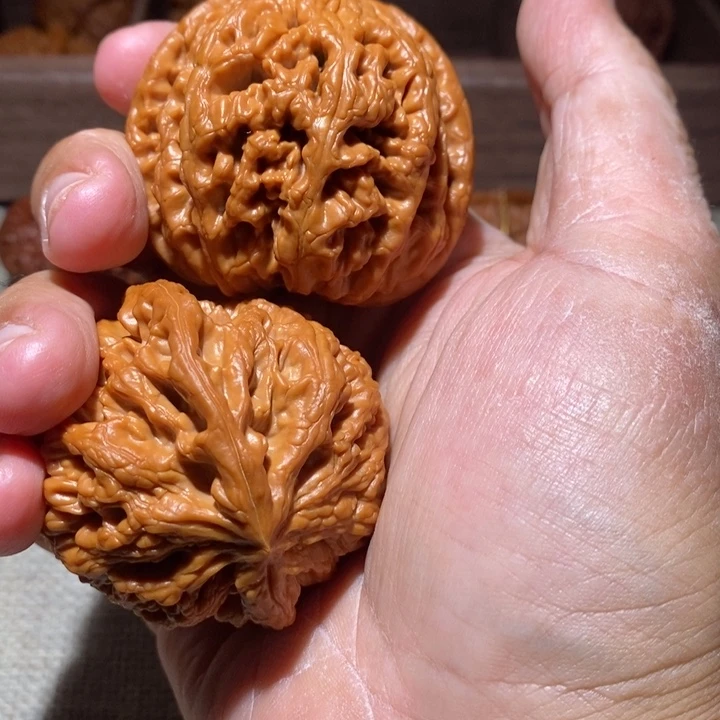 翻***唱文玩核桃把件核桃