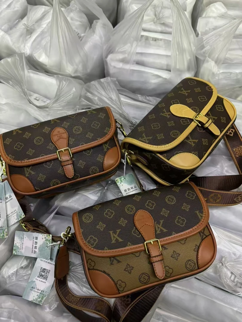 新款时尚简约马鞍包斜挎女包9018