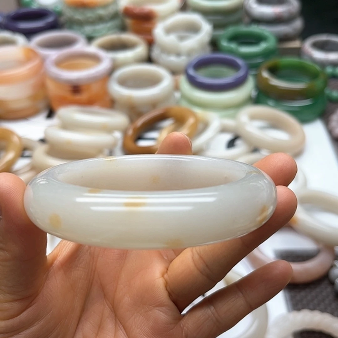 【闪购商品】未镶嵌手镯石英质玉桂花糕福利不退换