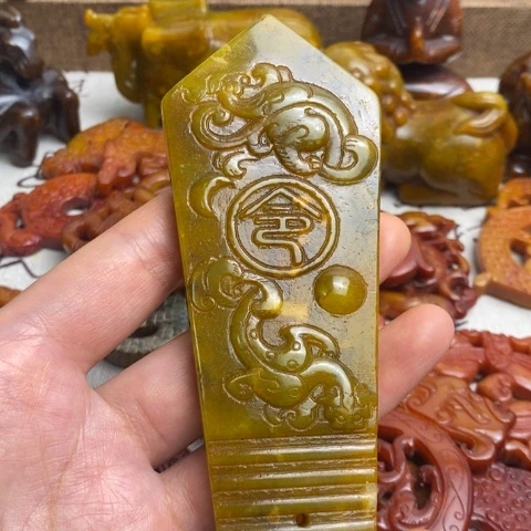 蛇纹石玉未镶嵌颈饰