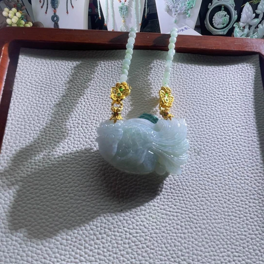 翡翠未镶嵌颈饰翡翠冰绿小鱼