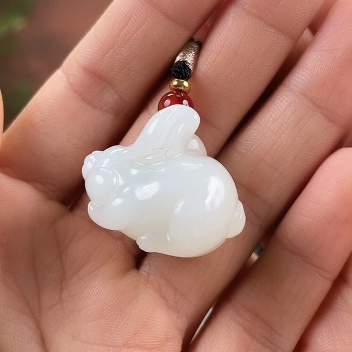 颈饰未镶嵌和田玉（糖玉）