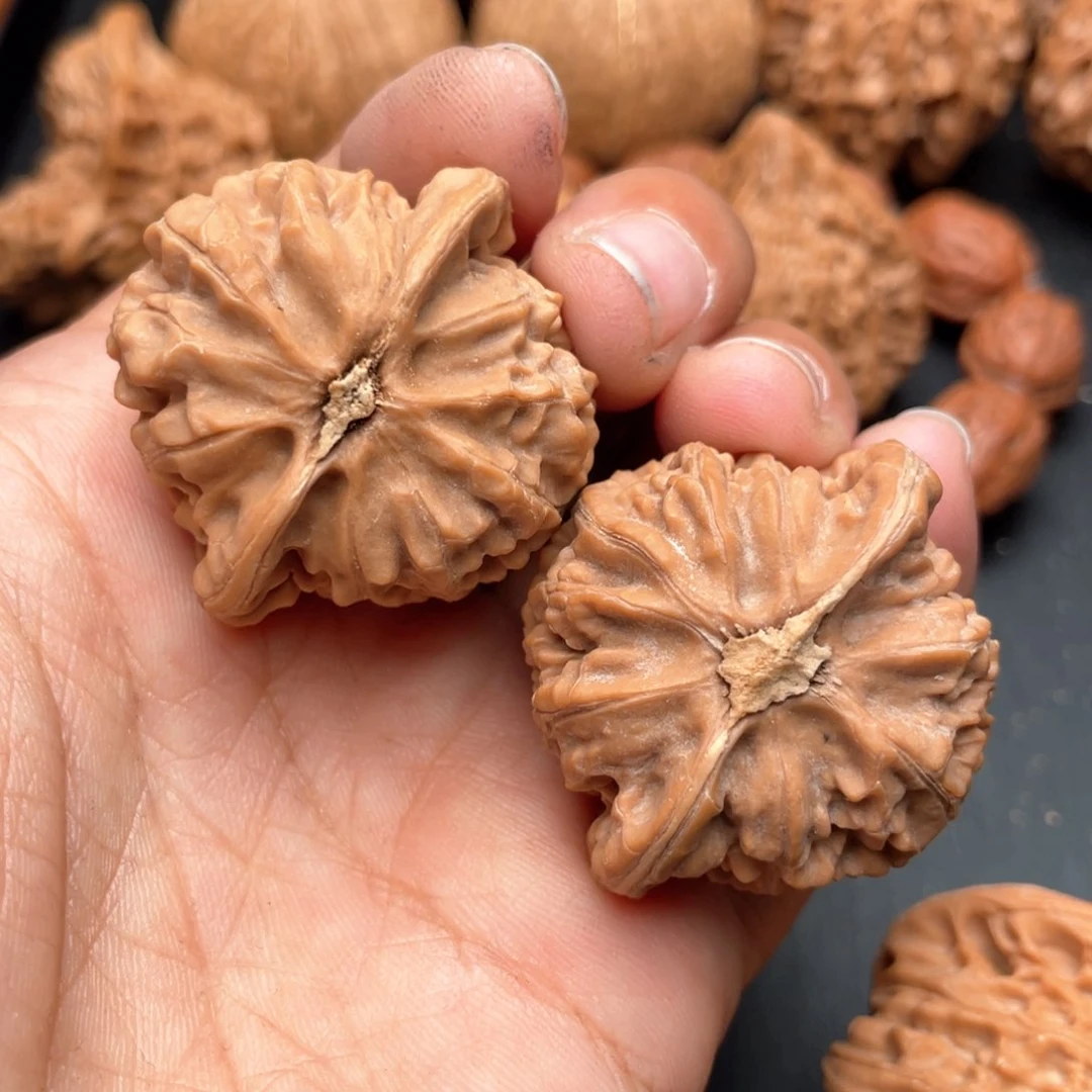 文玩核桃吊坠佟***谁宫灯