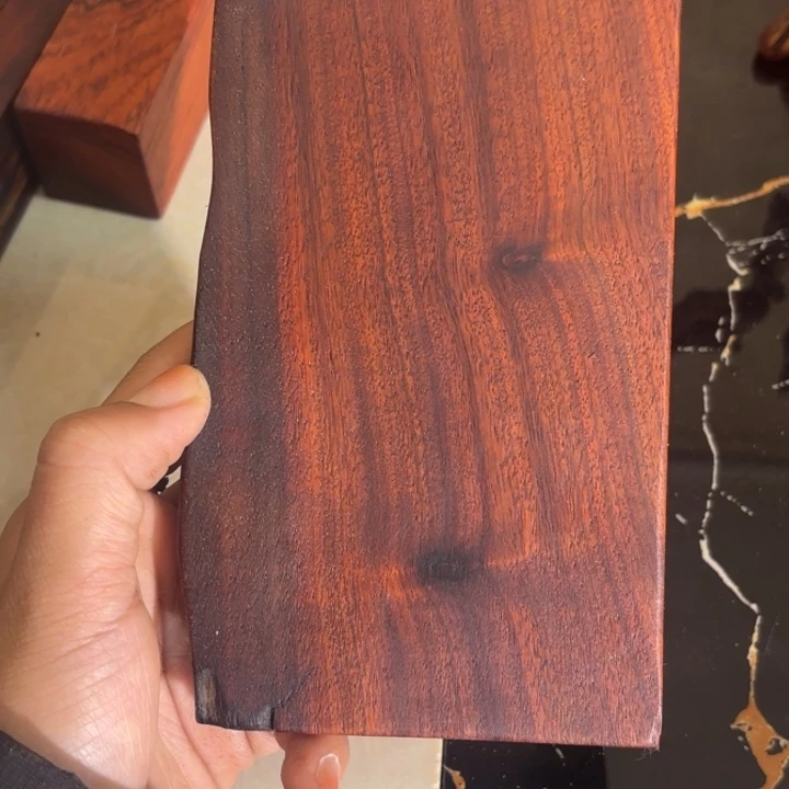 大叶紫檀（黑酸枝木类）