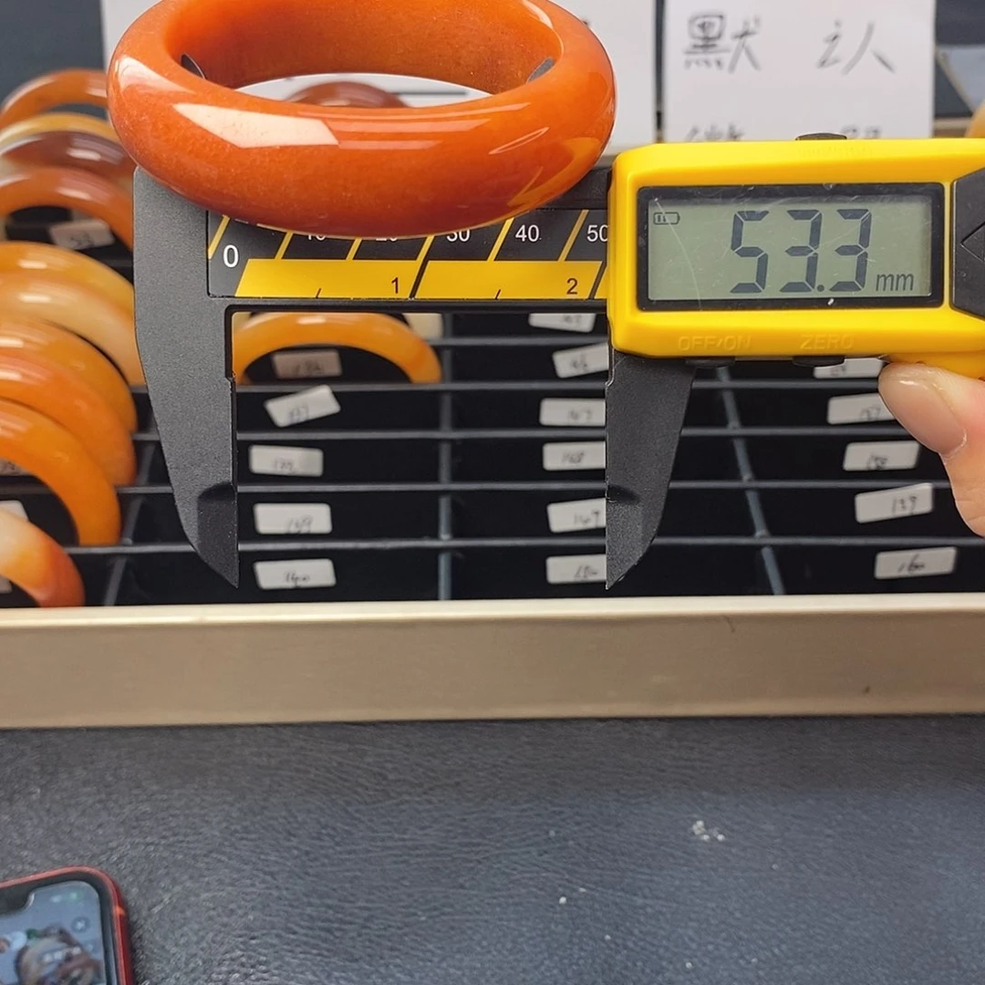 未镶嵌石英质玉（黄龙玉）手镯137号