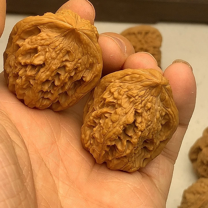 文玩核桃吊坠大沽石蛇头