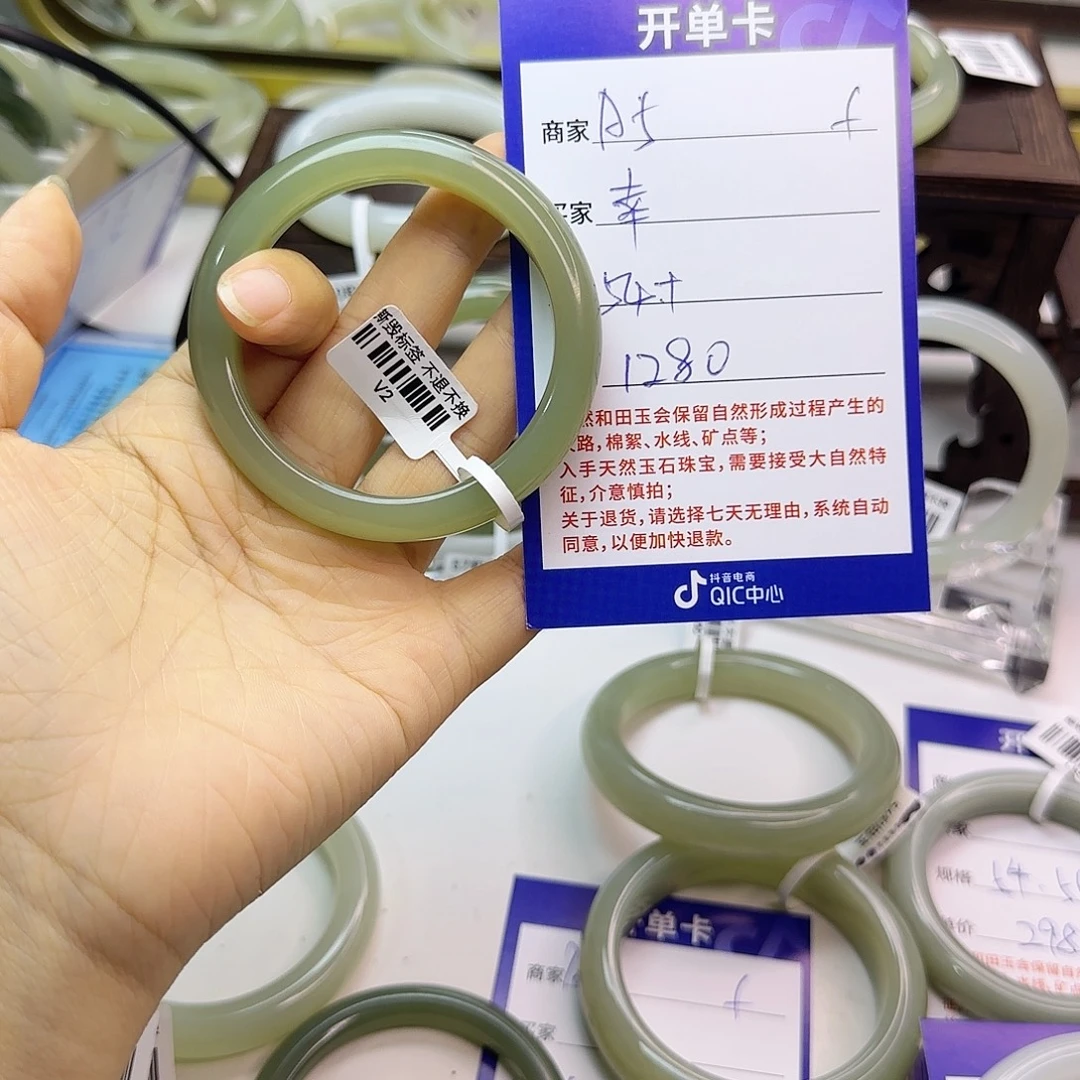 幸***活和田玉未镶嵌手镯