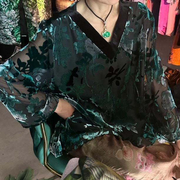 【孤品清舱】朱帝烧花设计款富贵光泽绿色偏光V领上衣