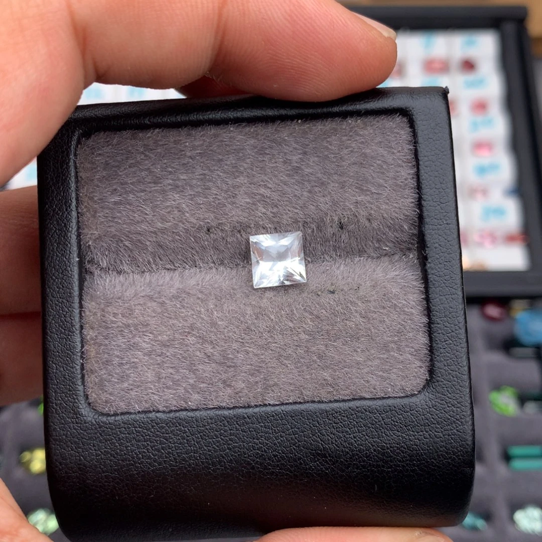 绿柱石裸石白海蓝