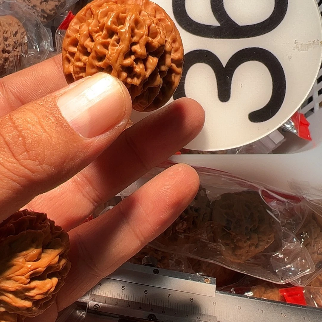 不***子文玩核桃，白色36号