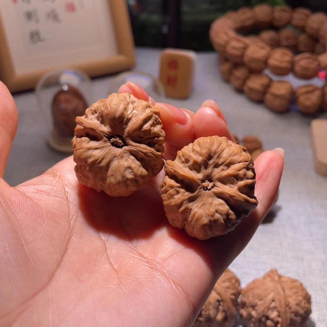 桃核把件很**点全品蛤蟆头