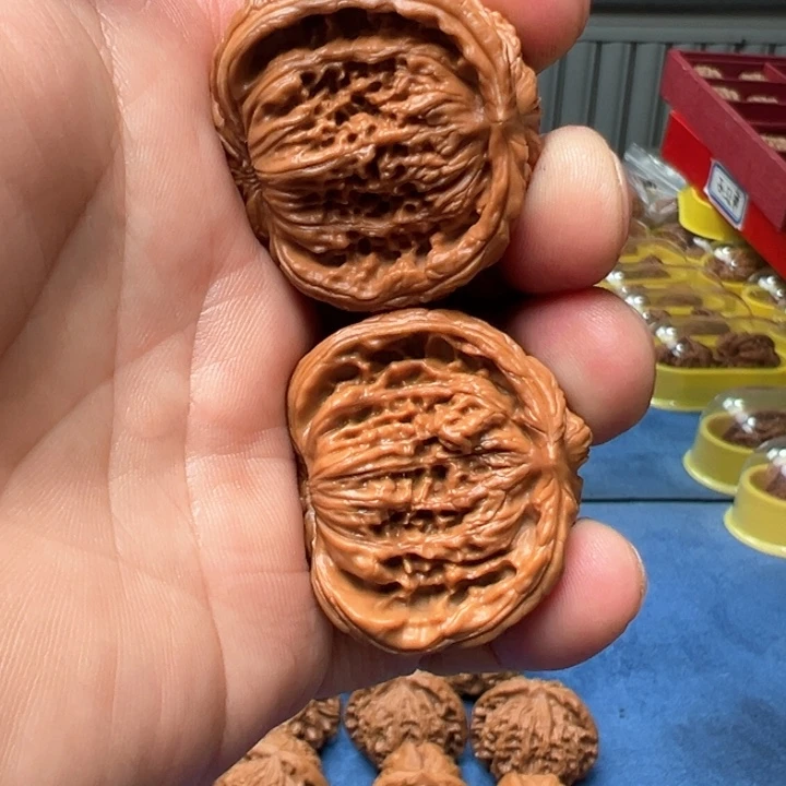 文玩核桃把件祝***！四座楼异形