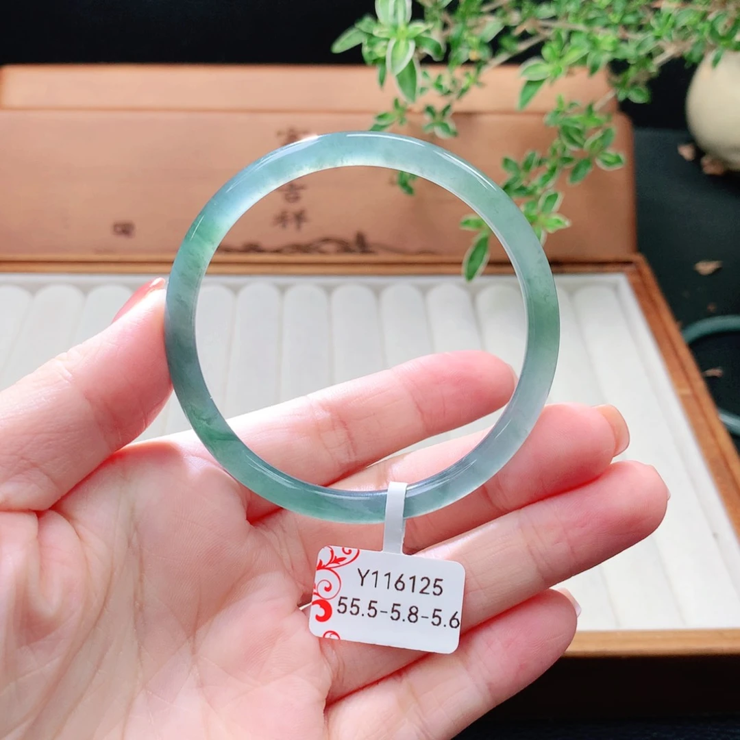 未镶嵌手镯（圆镯）翡翠