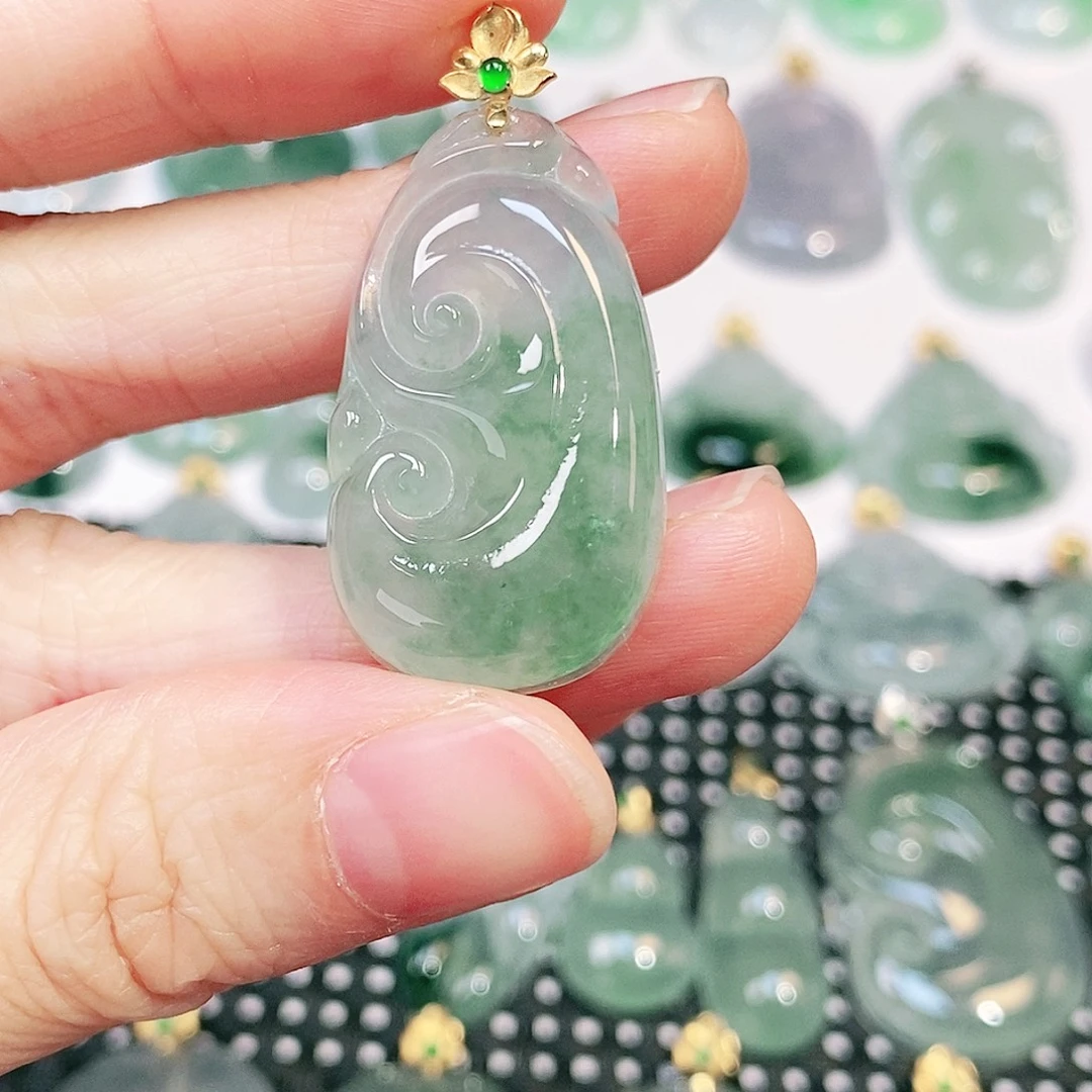 翡翠18K金镶嵌颈饰