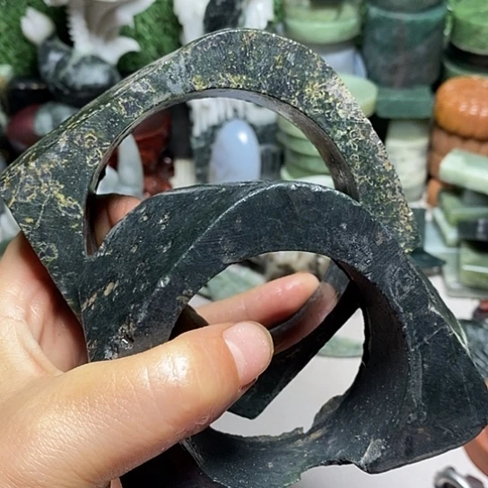 未镶嵌蛇纹石玉珠宝半成品