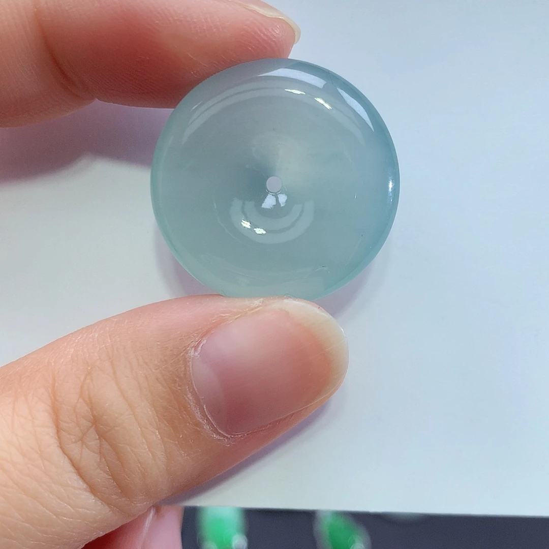 翡翠未镶嵌颈饰平安扣
