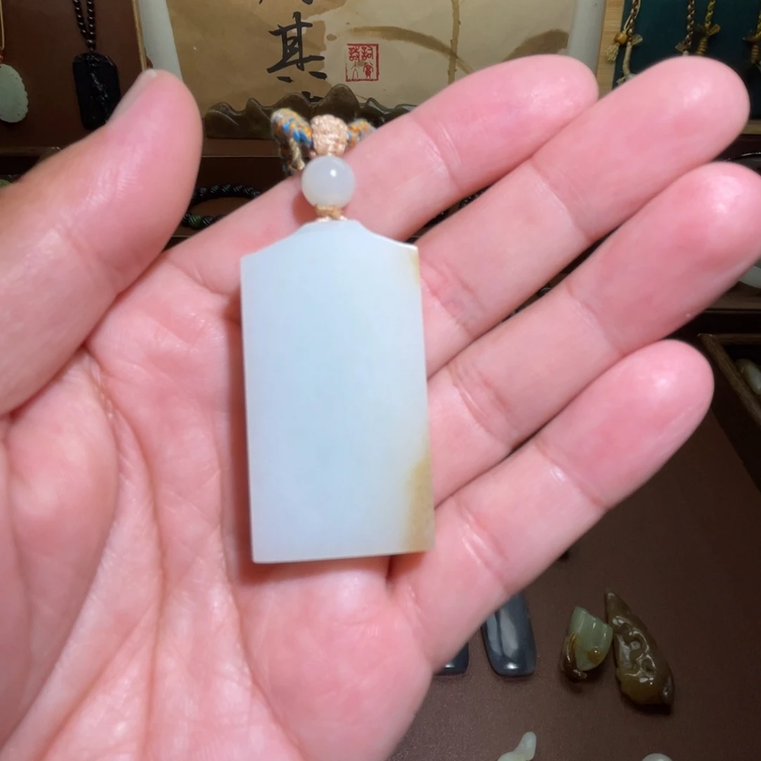 人***拖和田玉未镶嵌颈饰