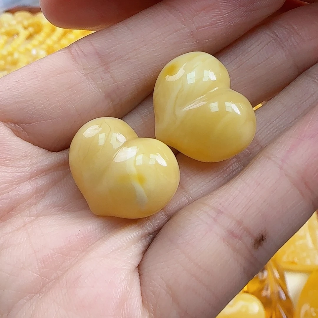 蜜蜡未镶嵌珠宝奇石多样性发一