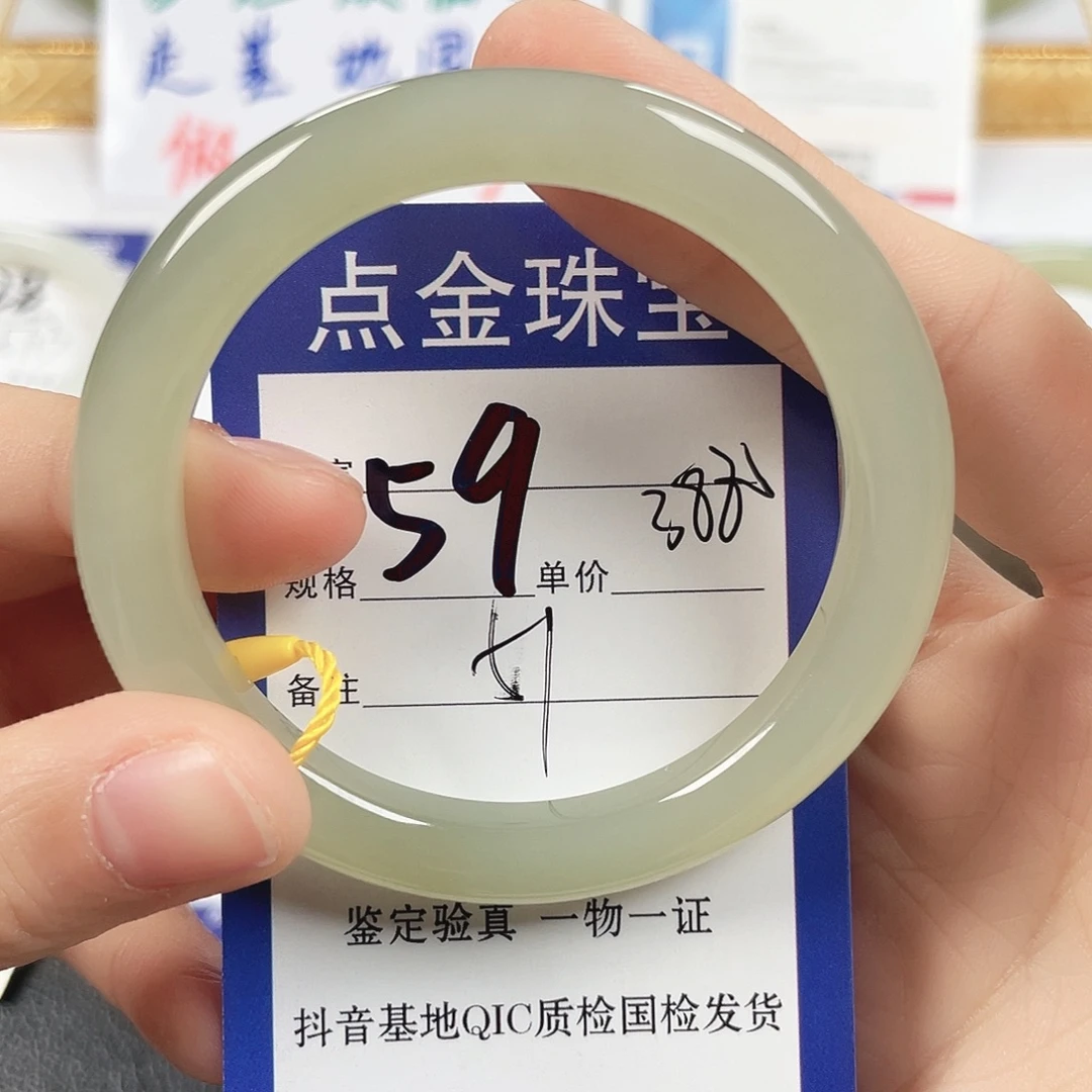 雨***西和田玉未镶嵌手镯