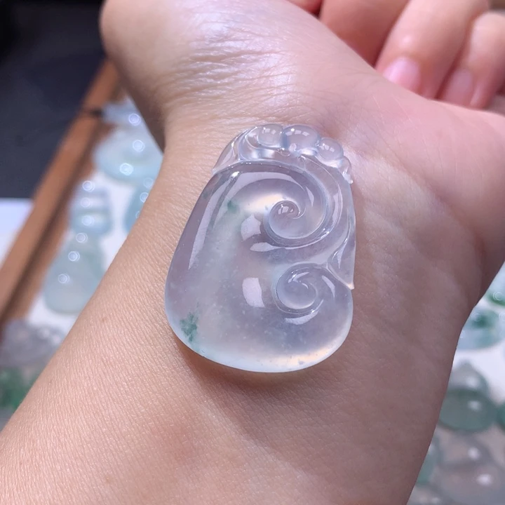 颈饰未镶嵌翡翠高冰飘花大如意